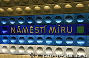 décoration de la station de métro Namesti Miru sur la ligne A